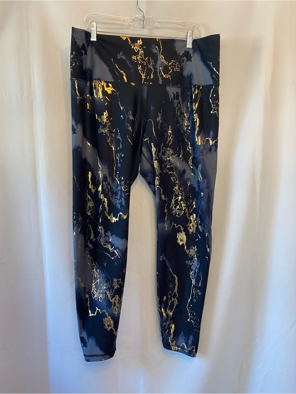 Old Navy Plus Size Black Athletic Leggings with Metallic Gold Marble Detail 2X